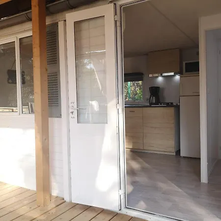 Parque de vacaciones F&Z Mobile Home Camping Jezera Village