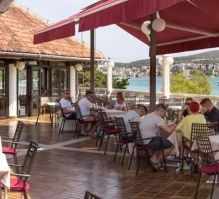 Parque de vacaciones F&Z Mobile Home Camping Jezera Village Murter